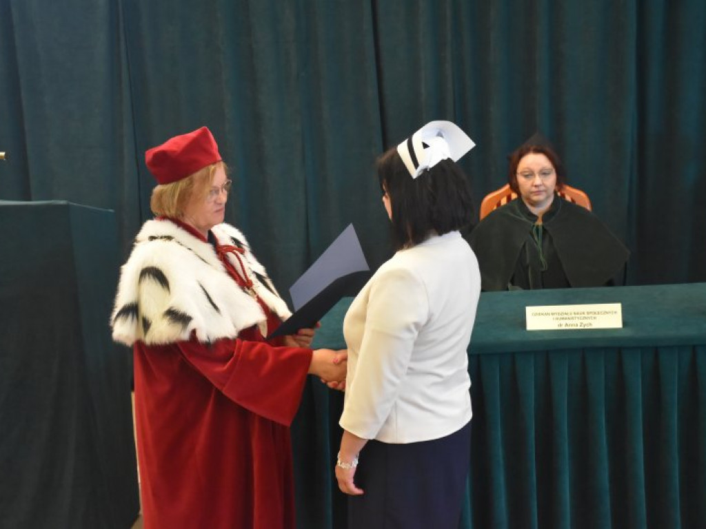 Uroczyste czepkowanie absolwentek pielęgniarstwa w Tarnobrzegu [zdjęcia]