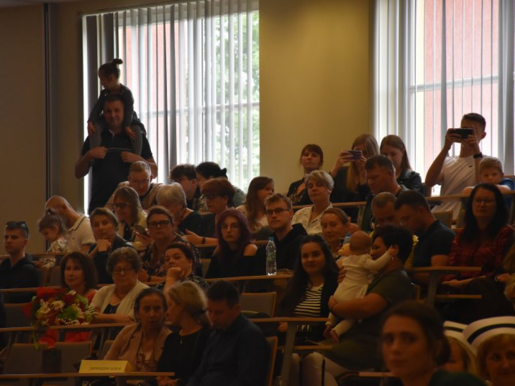 Uroczyste czepkowanie absolwentek pielęgniarstwa w Tarnobrzegu [zdjęcia]
