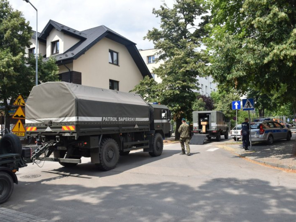Saperzy zneutralizowali niewybuch znaleziony w centrum Tarnobrzega [zdjęcia]