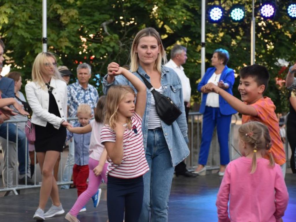 Tarnobrzeg się bawił! Za nami druga potańcówka na rynku [zdjęcia]