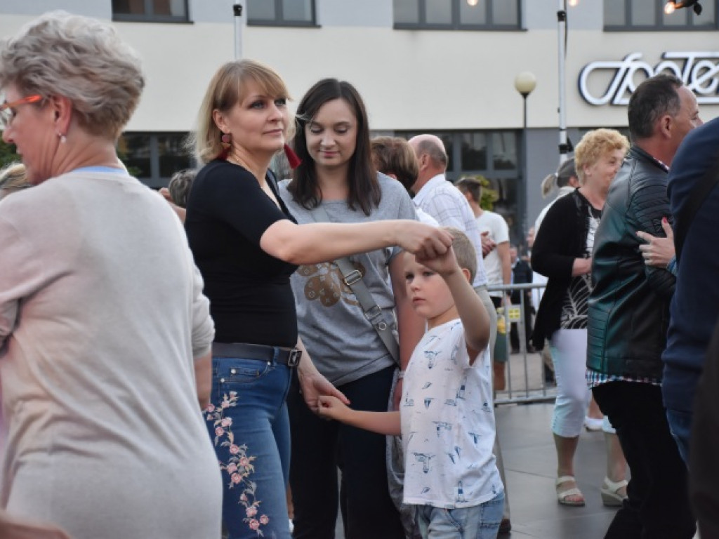 Tarnobrzeg się bawił! Za nami druga potańcówka na rynku [zdjęcia]