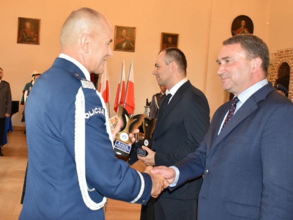 Święto sandomierskich policjantów. Były awanse na wyższe stopnie i podziękowania [zdjęcia]