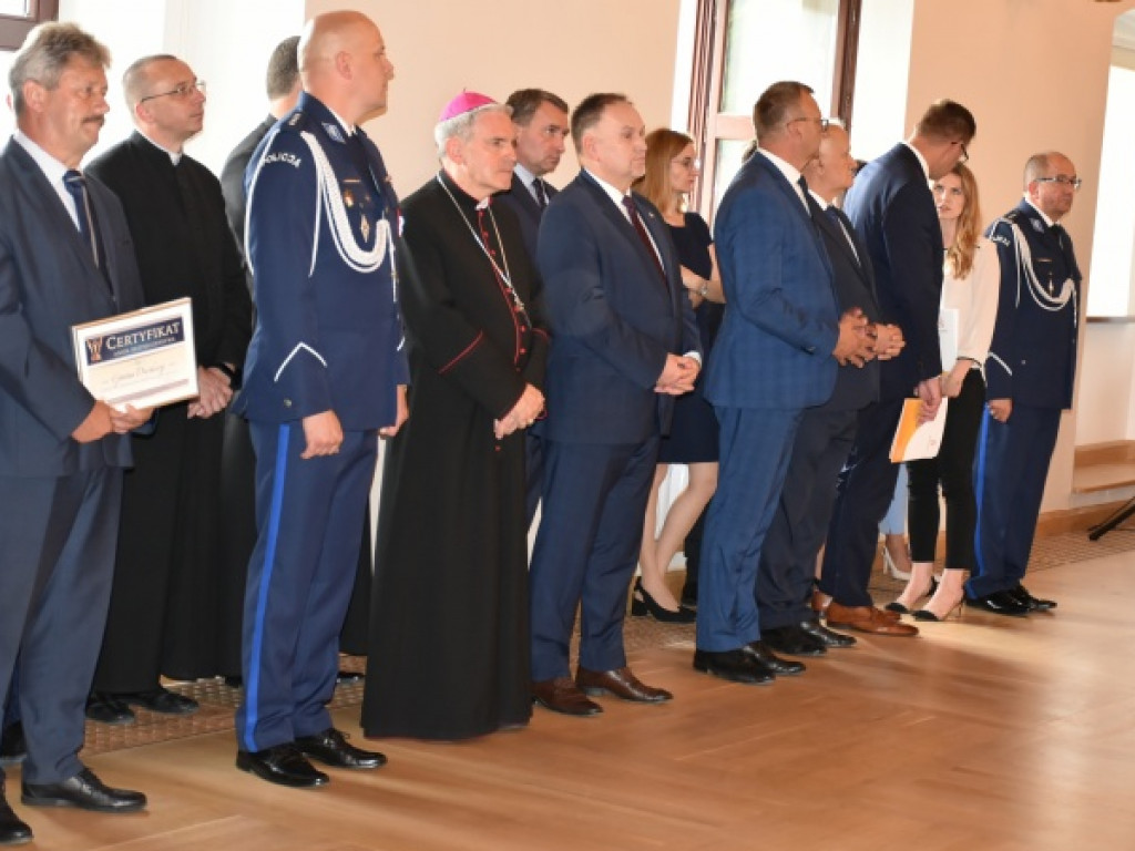 Święto sandomierskich policjantów. Były awanse na wyższe stopnie i podziękowania [zdjęcia]