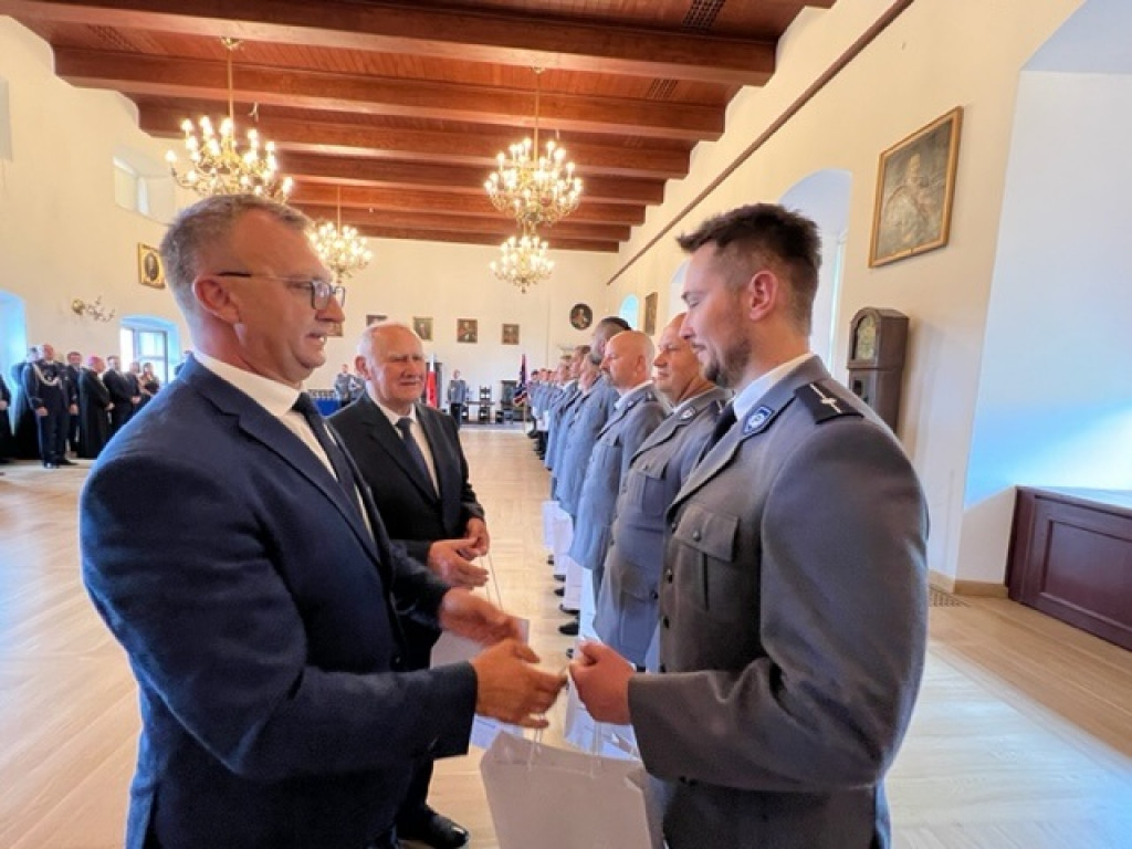 Święto sandomierskich policjantów. Były awanse na wyższe stopnie i podziękowania [zdjęcia]