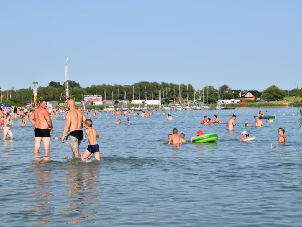Tłumy plażowiczów nad Jeziorem Tarnobrzeskim [zdjęcia]