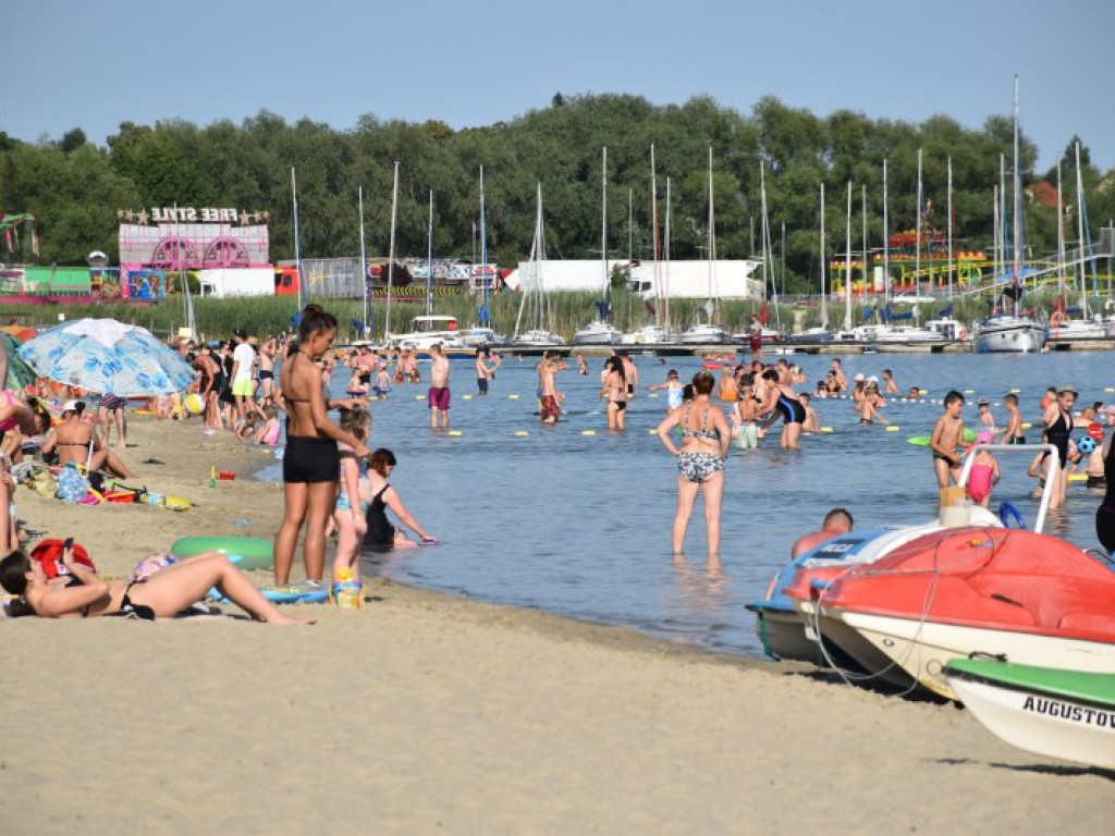 Tłumy plażowiczów nad Jeziorem Tarnobrzeskim [zdjęcia]