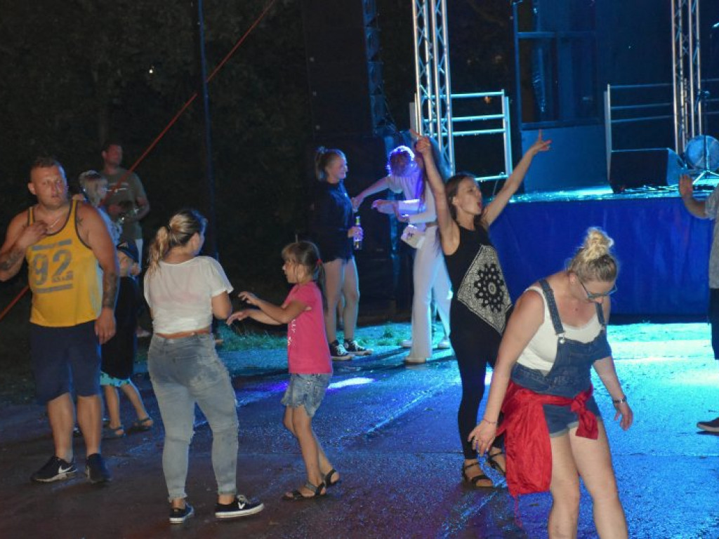 Dni Tarnobrzega 2022. Wakacyjna Przystań nie poddała się burzy i deszczowi [zdjęcia]