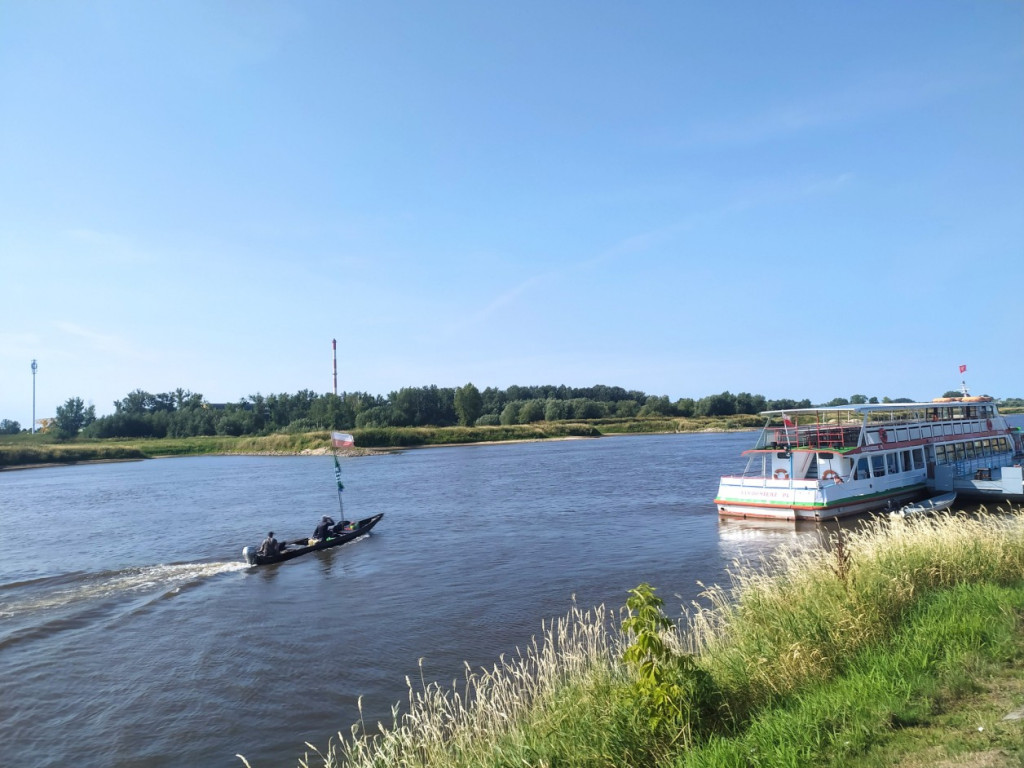 Płyną z Sandomierza do stolicy, aby upamiętnić powstańców