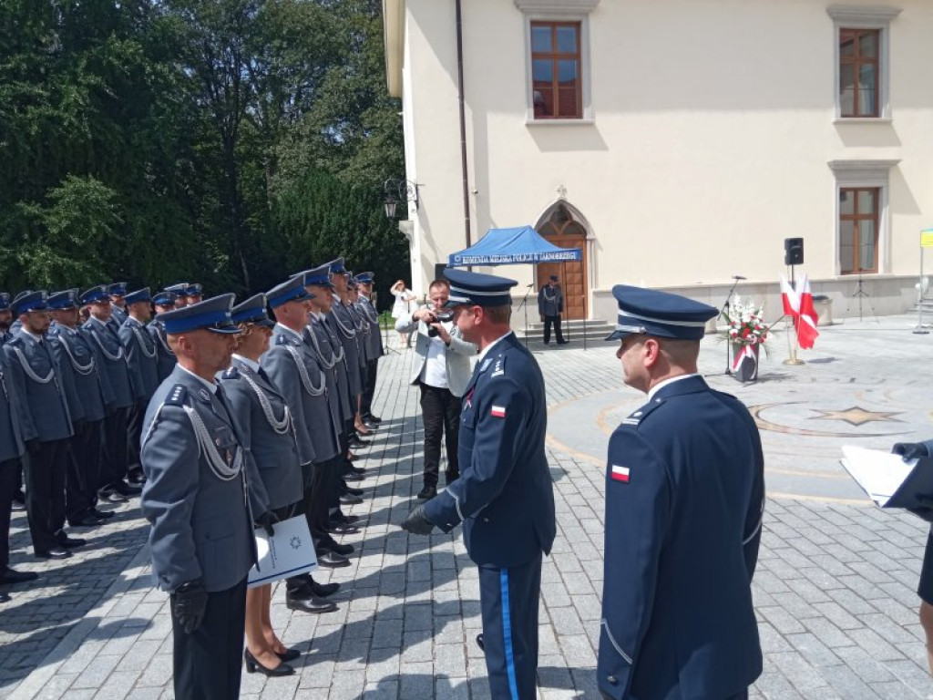 Tarnobrzeska policja świętuje. Deszcz awansów i odznaczeń [zdjęcia]