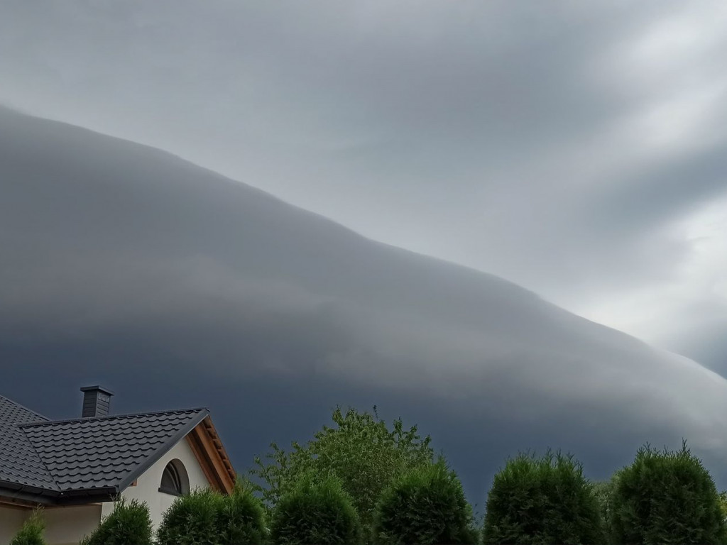 Monstrualna chmura nad Tarnobrzegiem [zdjęcia]