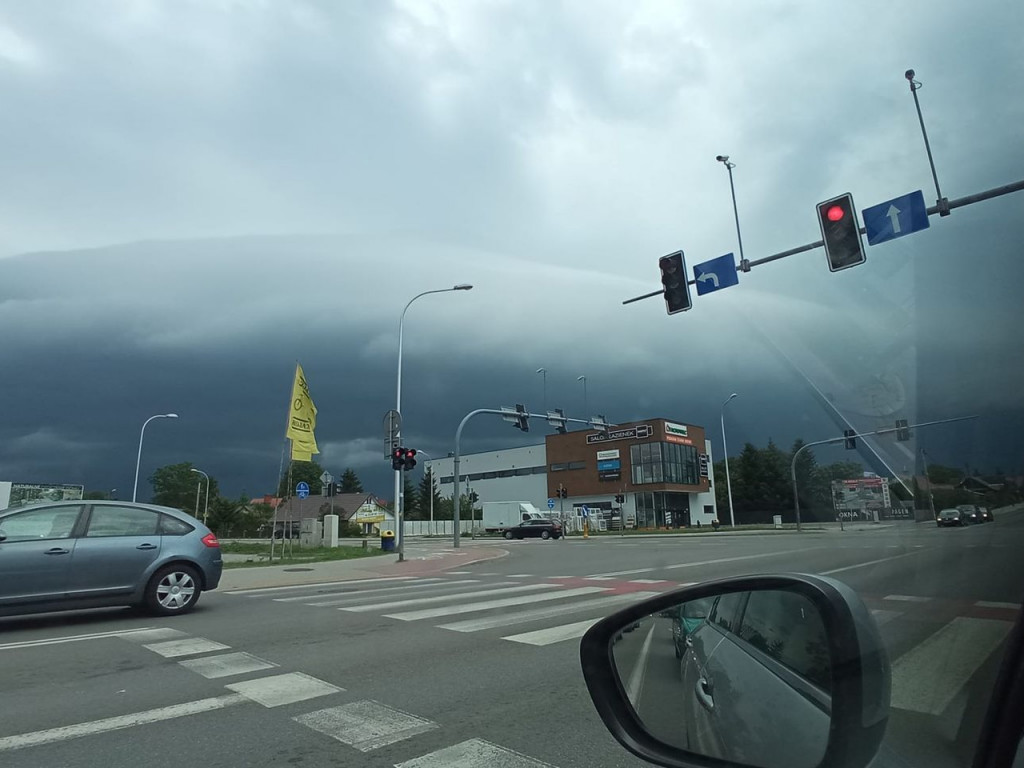 Monstrualna chmura nad Tarnobrzegiem [zdjęcia]