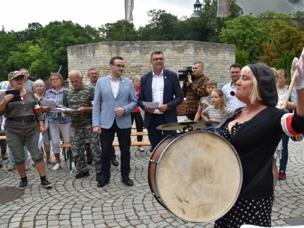 Zaśpiewali dla bohaterów akcji 