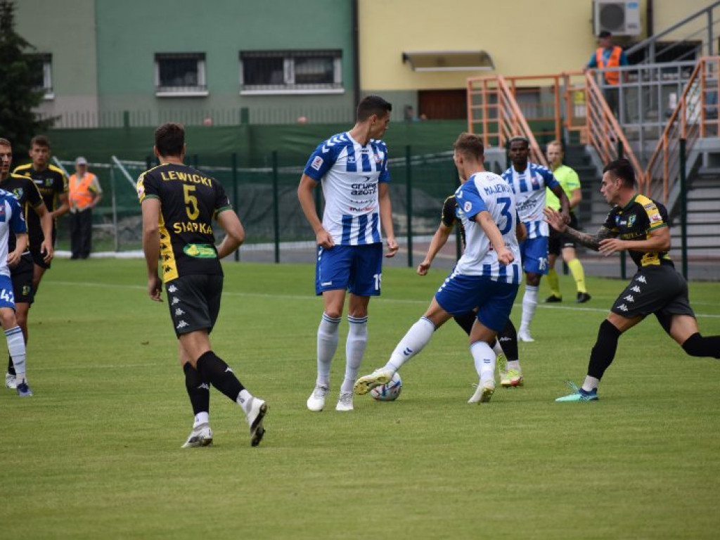 Siarka Tarnobrzeg - Wisła Puławy 2-4. Pierwsza porażka tarnobrzeżan w 2 lidze [zdjęcia]
