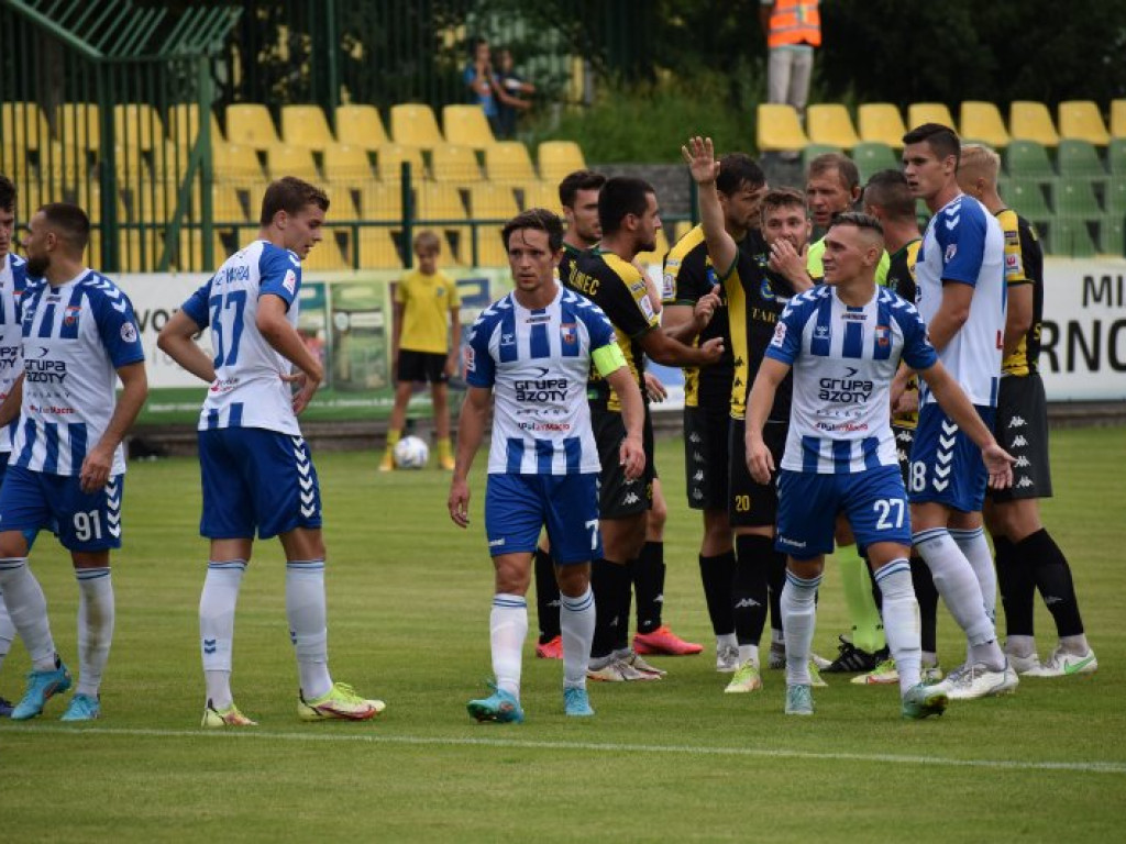 Siarka Tarnobrzeg - Wisła Puławy 2-4. Pierwsza porażka tarnobrzeżan w 2 lidze [zdjęcia]