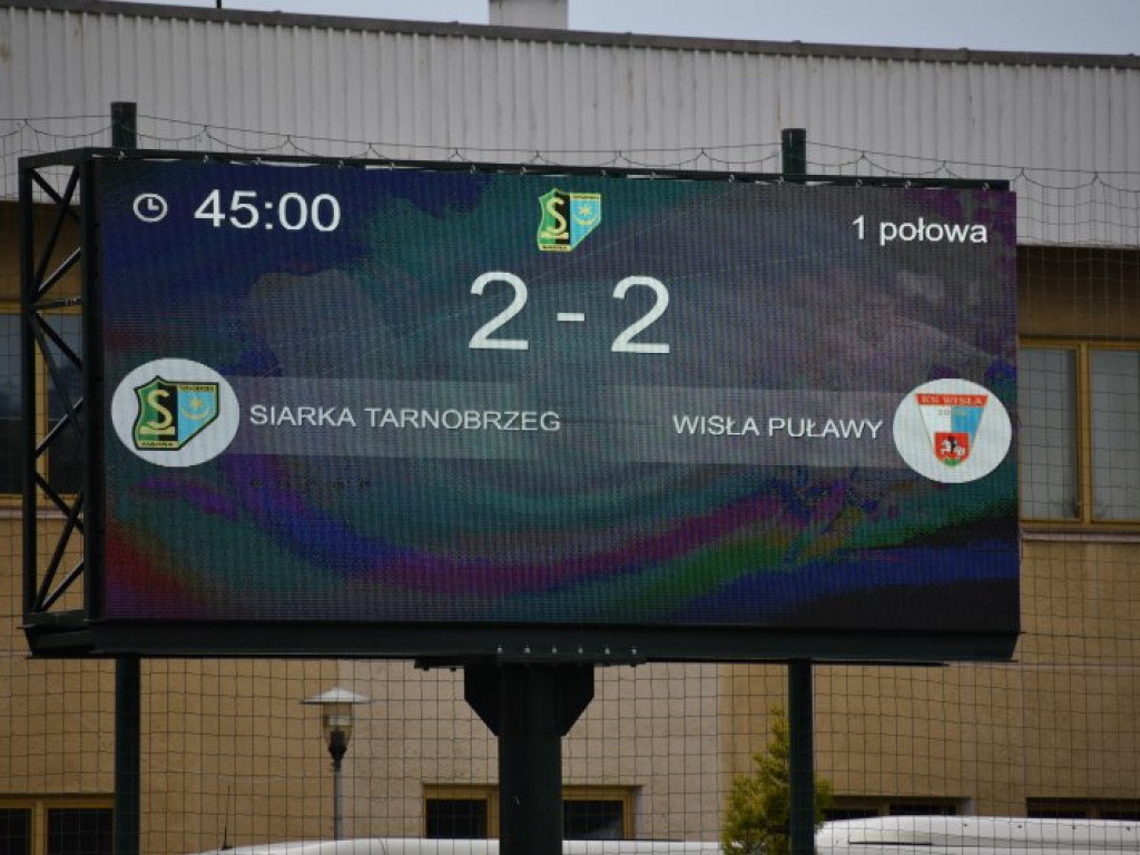 Siarka Tarnobrzeg - Wisła Puławy 2-4. Pierwsza porażka tarnobrzeżan w 2 lidze [zdjęcia]