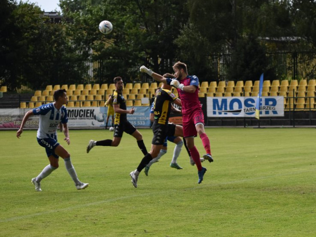 Siarka Tarnobrzeg - Wisła Puławy 2-4. Pierwsza porażka tarnobrzeżan w 2 lidze [zdjęcia]