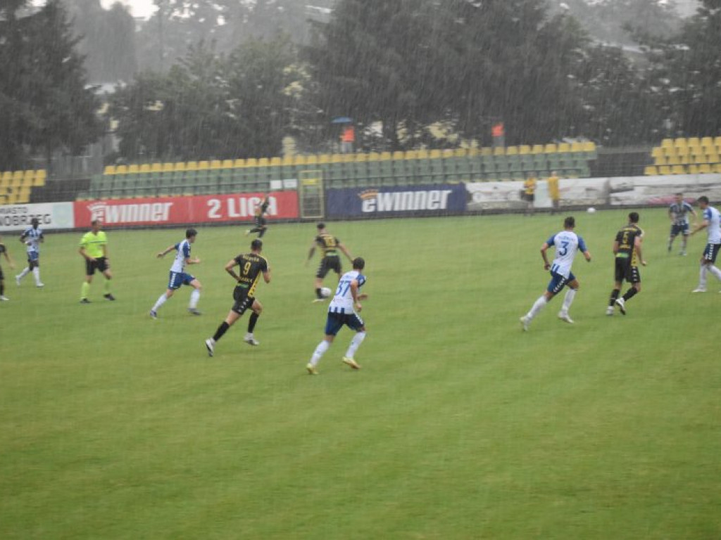 Siarka Tarnobrzeg - Wisła Puławy 2-4. Pierwsza porażka tarnobrzeżan w 2 lidze [zdjęcia]