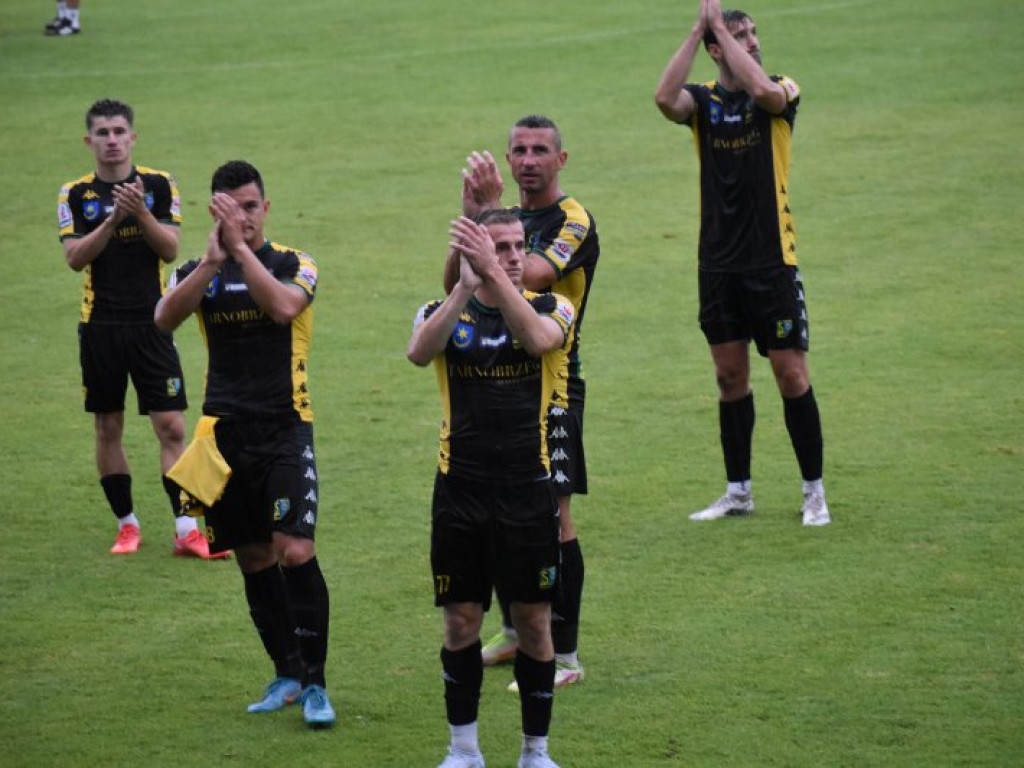 Siarka Tarnobrzeg - Wisła Puławy 2-4. Pierwsza porażka tarnobrzeżan w 2 lidze [zdjęcia]