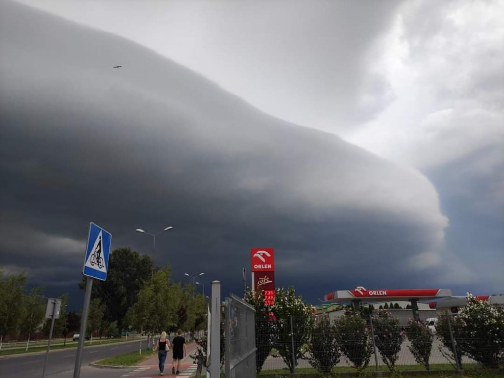 Wał szkwałowy nad Tarnobrzegiem. Niesamowite zdjęcia naszych czytelników [zdjęcia]