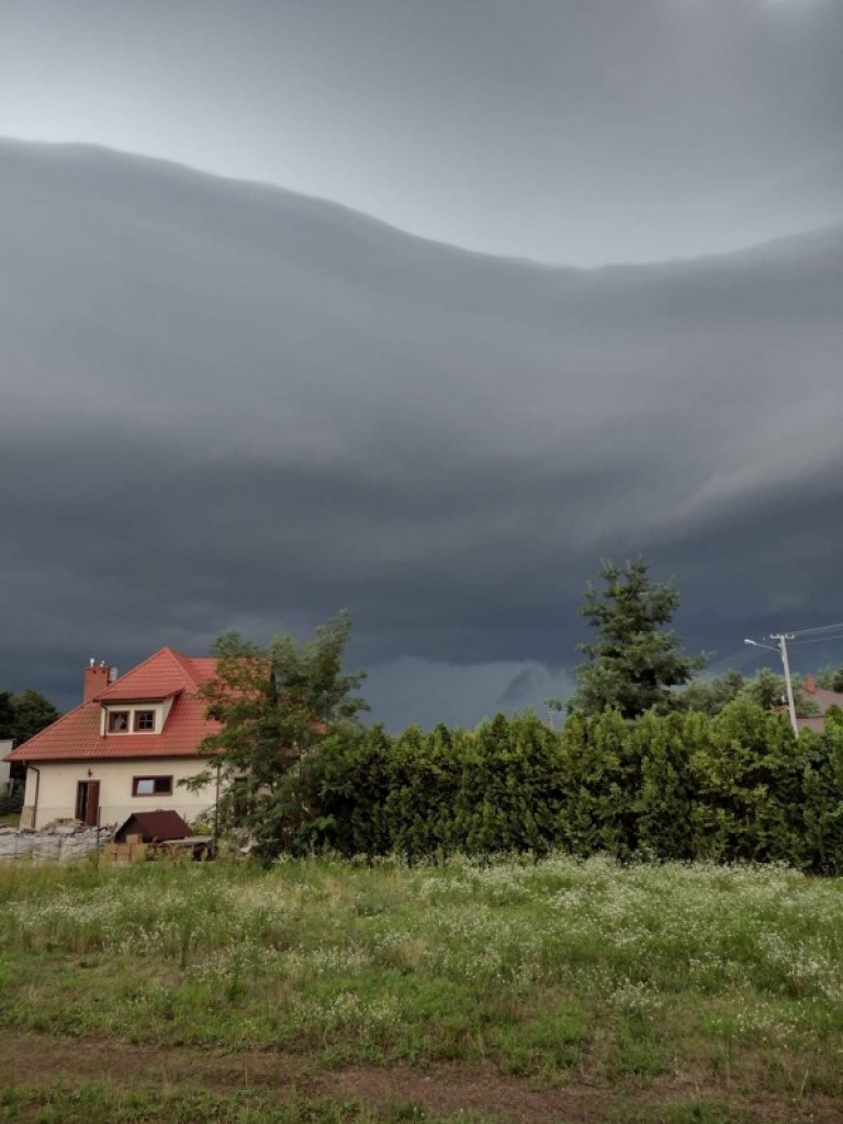 Wał szkwałowy nad Tarnobrzegiem. Niesamowite zdjęcia naszych czytelników [zdjęcia]
