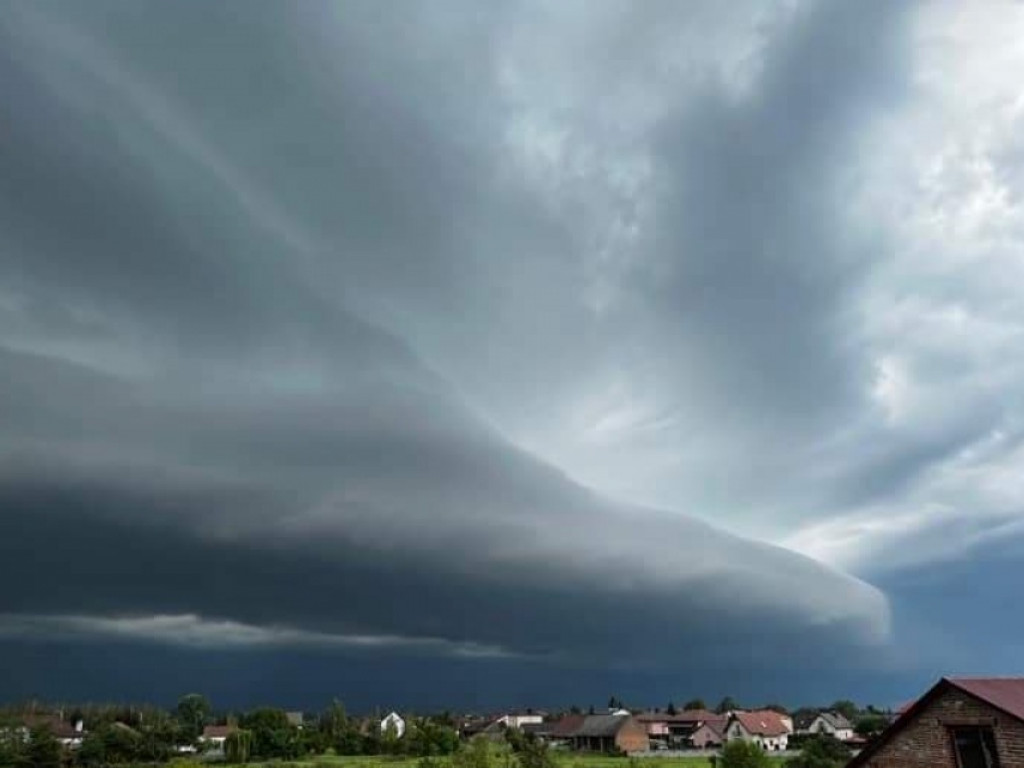 Wał szkwałowy nad Tarnobrzegiem. Niesamowite zdjęcia naszych czytelników [zdjęcia]