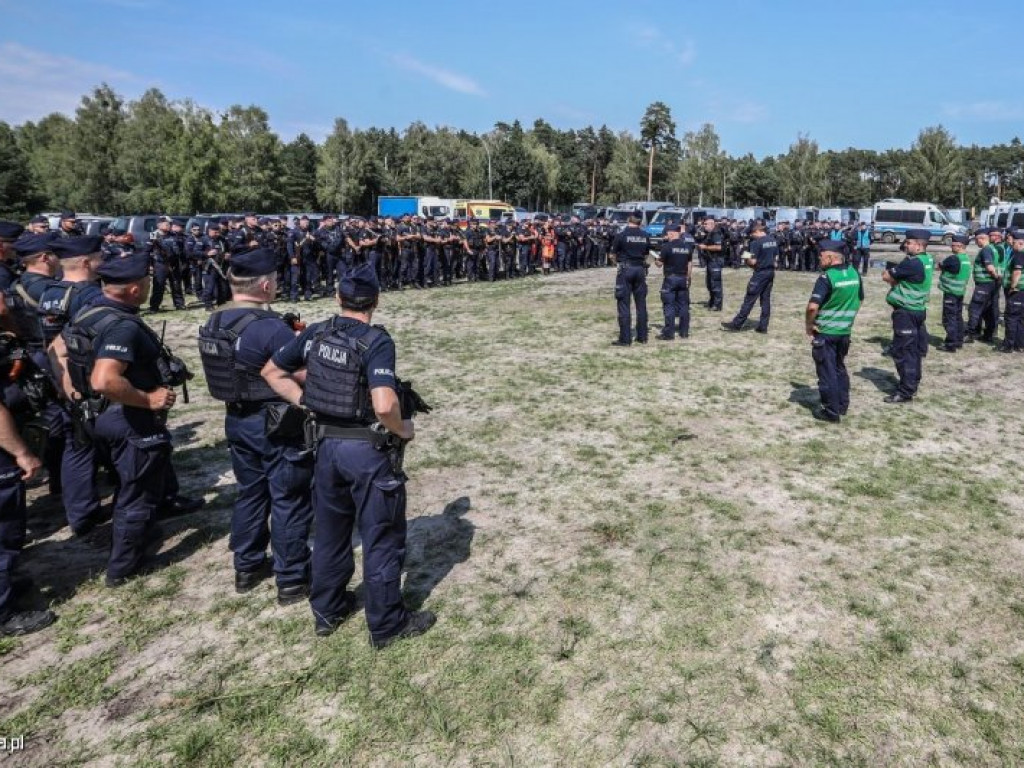 Blisko pół tysiąca policjantów ćwiczyło na poligonie w Nowej Dębie [zdjęcia]