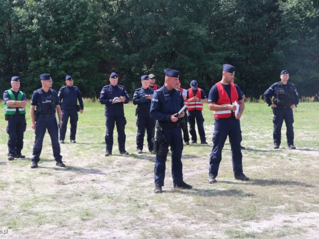 Blisko pół tysiąca policjantów ćwiczyło na poligonie w Nowej Dębie [zdjęcia]