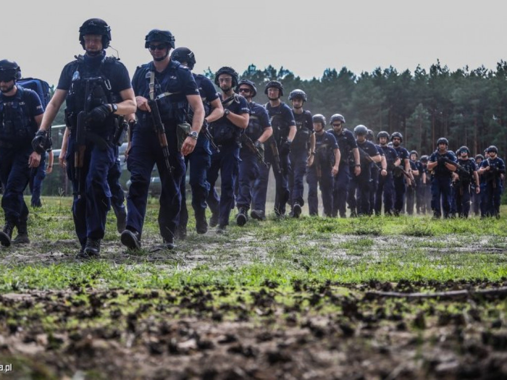 Blisko pół tysiąca policjantów ćwiczyło na poligonie w Nowej Dębie [zdjęcia]