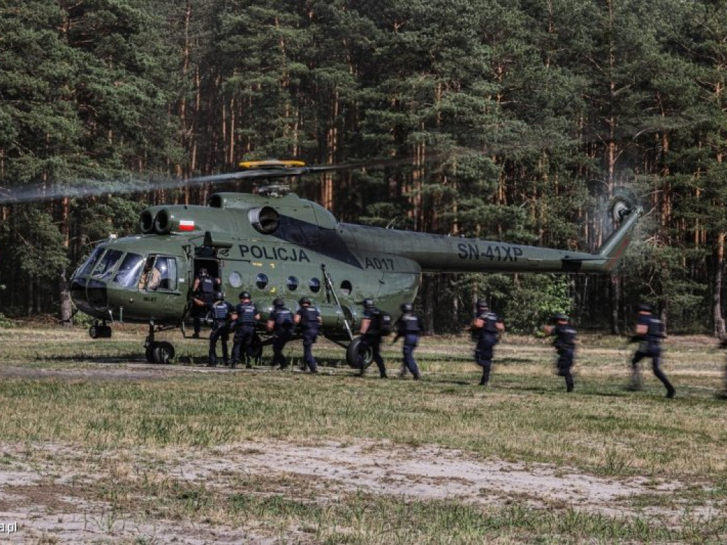 Blisko pół tysiąca policjantów ćwiczyło na poligonie w Nowej Dębie [zdjęcia]