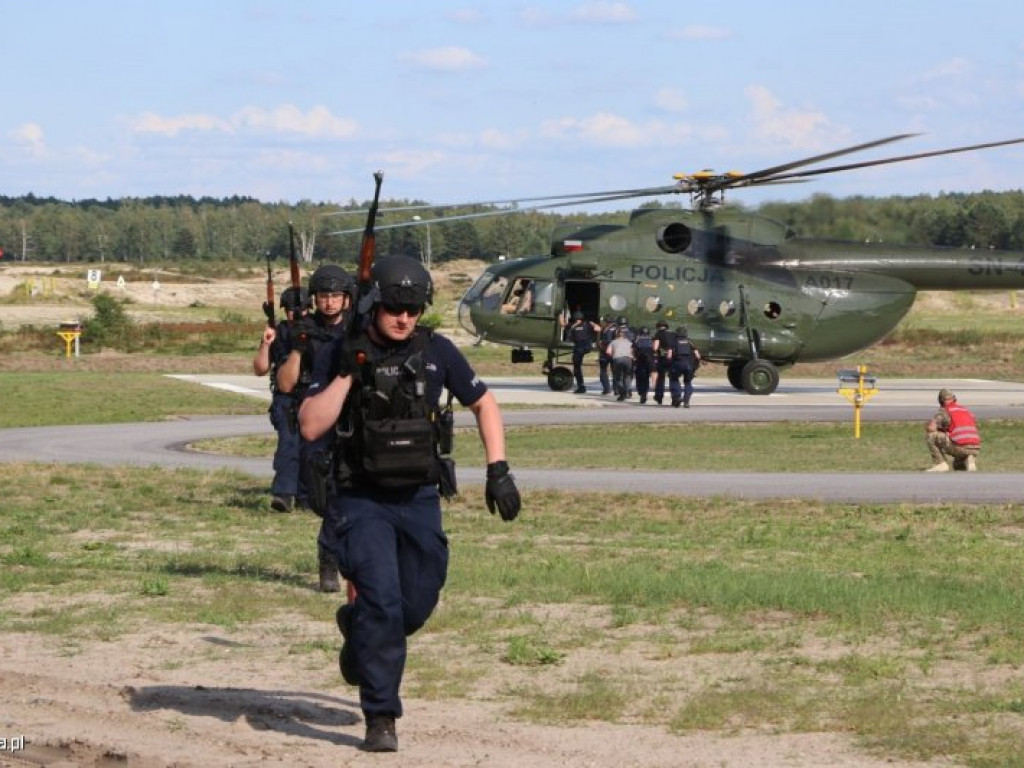 Blisko pół tysiąca policjantów ćwiczyło na poligonie w Nowej Dębie [zdjęcia]