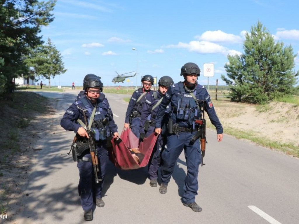 Blisko pół tysiąca policjantów ćwiczyło na poligonie w Nowej Dębie [zdjęcia]