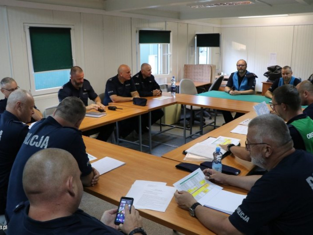 Blisko pół tysiąca policjantów ćwiczyło na poligonie w Nowej Dębie [zdjęcia]