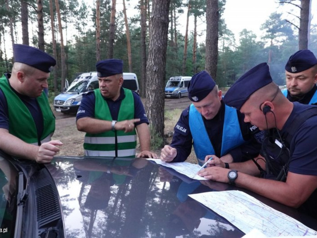 Blisko pół tysiąca policjantów ćwiczyło na poligonie w Nowej Dębie [zdjęcia]