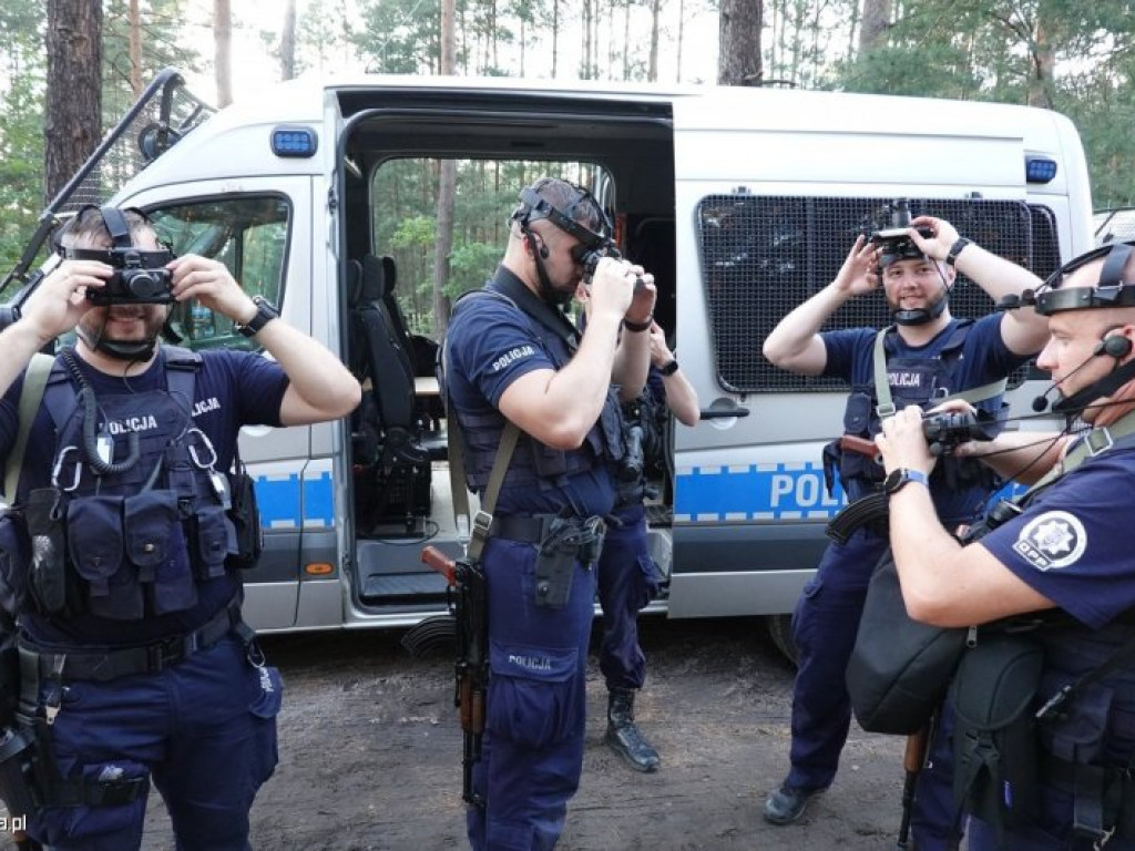 Blisko pół tysiąca policjantów ćwiczyło na poligonie w Nowej Dębie [zdjęcia]
