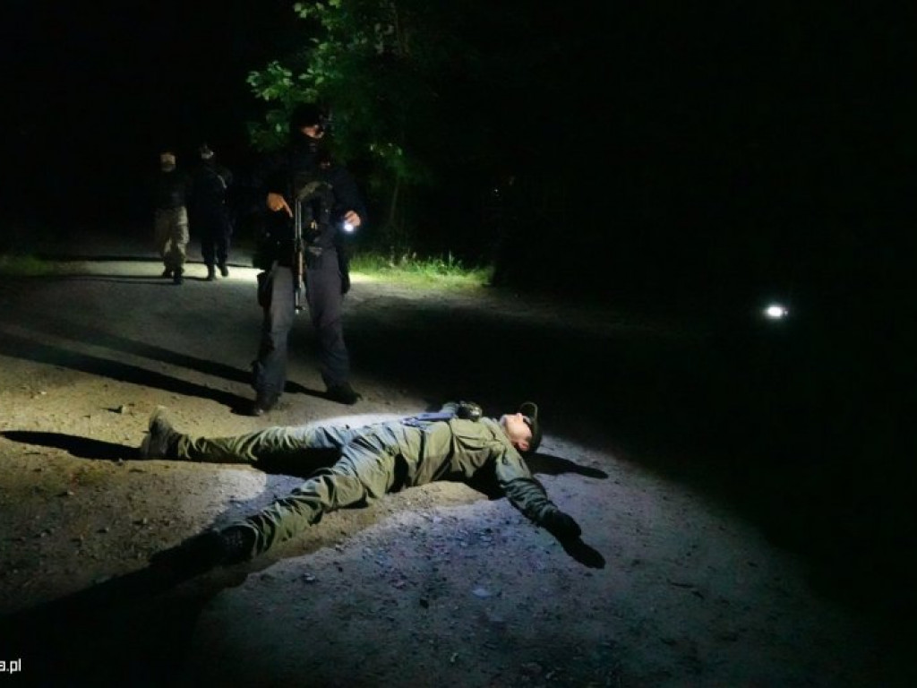 Blisko pół tysiąca policjantów ćwiczyło na poligonie w Nowej Dębie [zdjęcia]