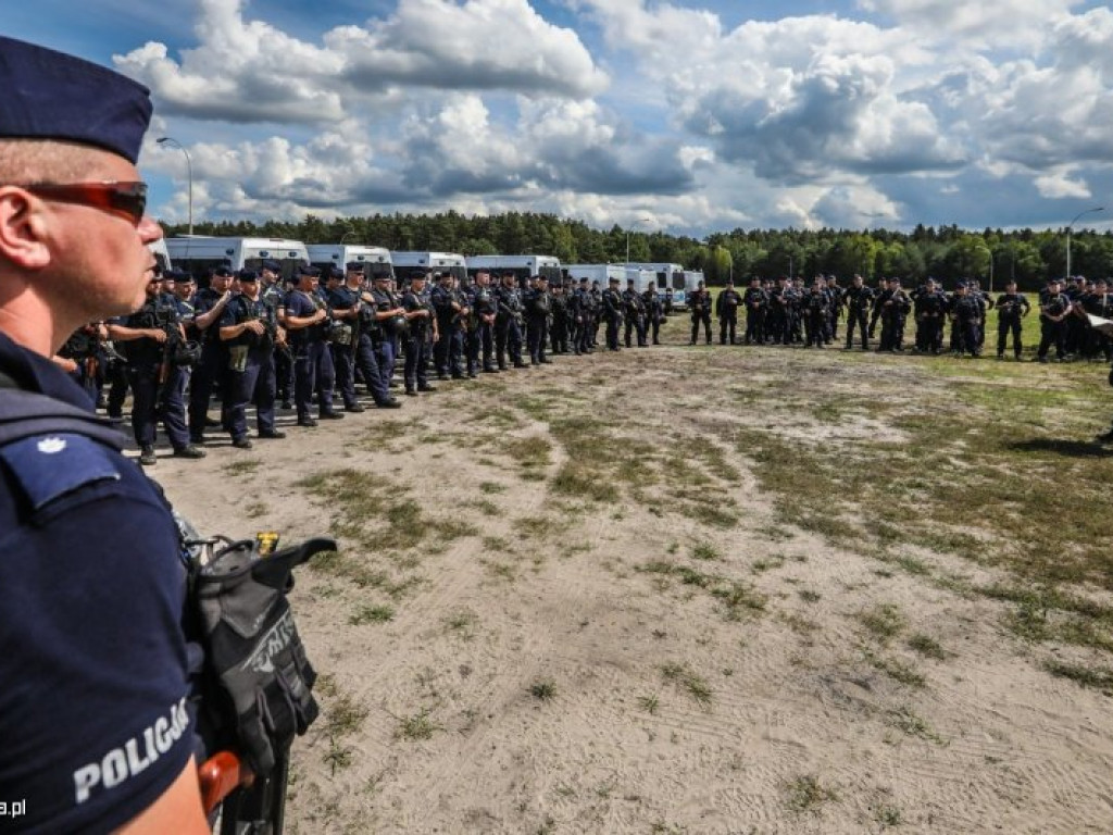 Blisko pół tysiąca policjantów ćwiczyło na poligonie w Nowej Dębie [zdjęcia]