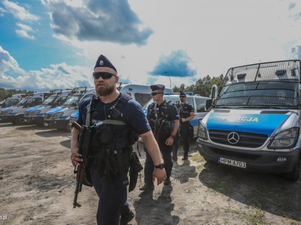 Blisko pół tysiąca policjantów ćwiczyło na poligonie w Nowej Dębie [zdjęcia]