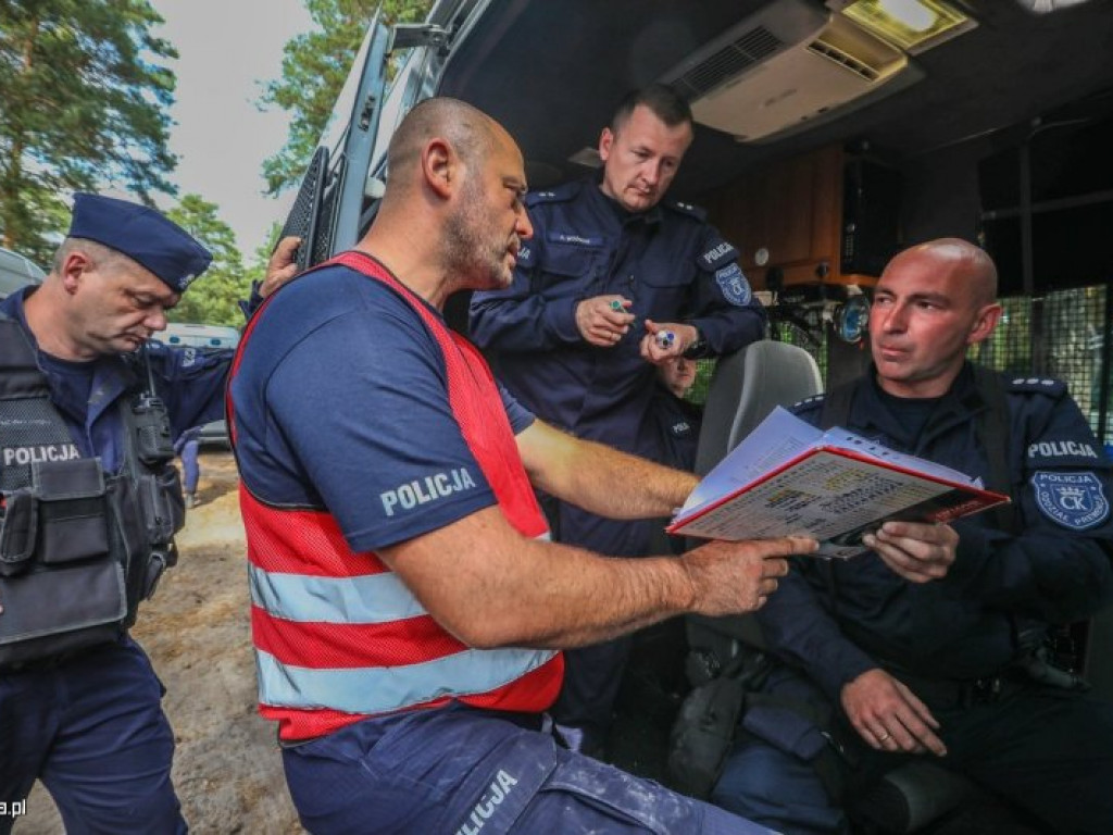 Blisko pół tysiąca policjantów ćwiczyło na poligonie w Nowej Dębie [zdjęcia]