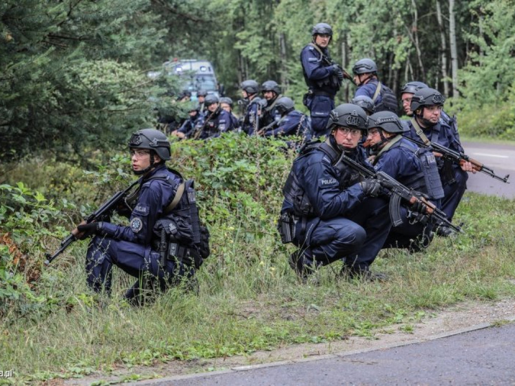 Blisko pół tysiąca policjantów ćwiczyło na poligonie w Nowej Dębie [zdjęcia]