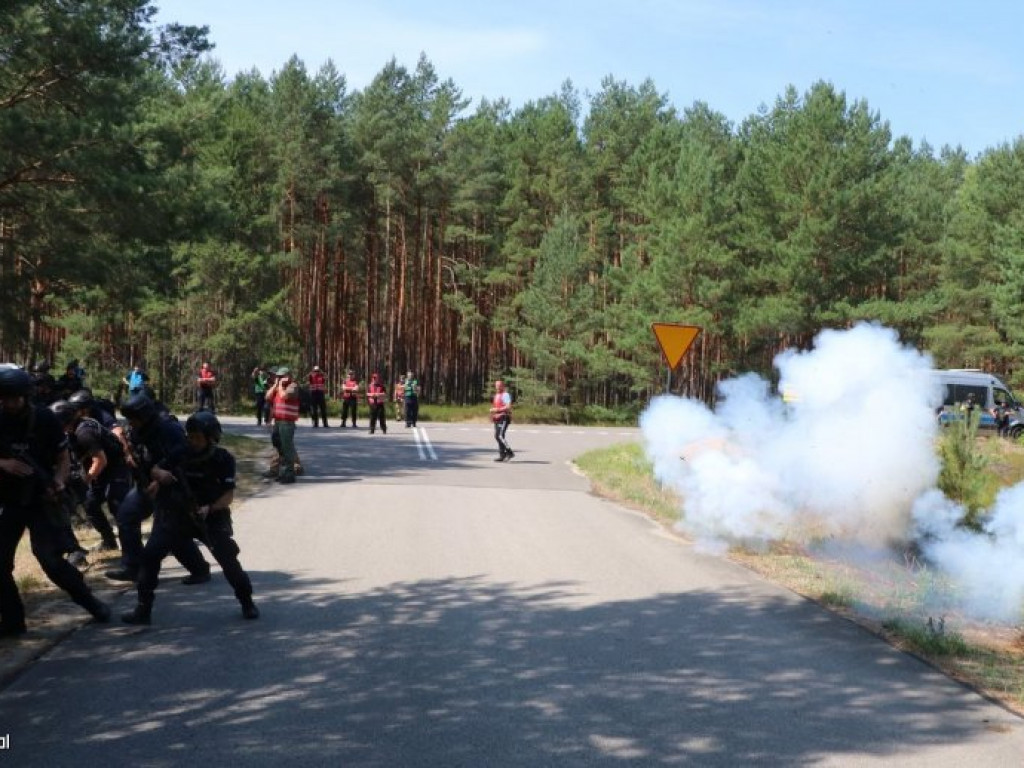 Blisko pół tysiąca policjantów ćwiczyło na poligonie w Nowej Dębie [zdjęcia]