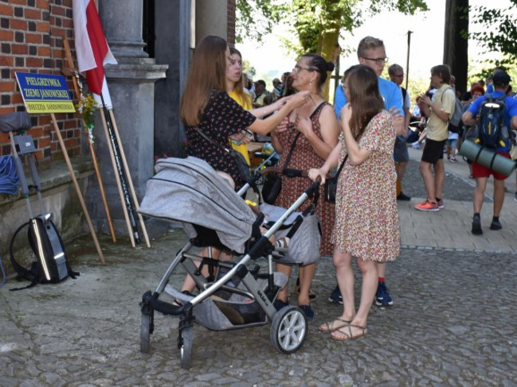 Wyruszyła XXXIX Piesza Pielgrzymka Diecezji Sandomierskiej na Jasną Górę [zdjęcia]