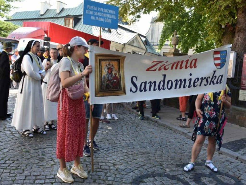 Wyruszyła XXXIX Piesza Pielgrzymka Diecezji Sandomierskiej na Jasną Górę [zdjęcia]
