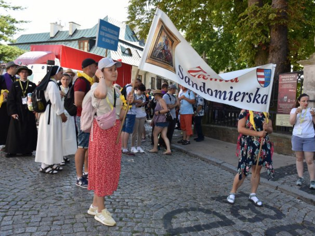 Wyruszyła XXXIX Piesza Pielgrzymka Diecezji Sandomierskiej na Jasną Górę [zdjęcia]
