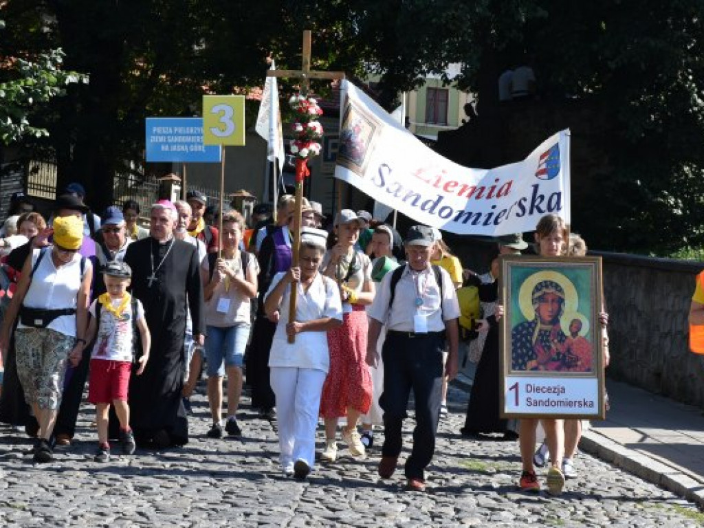 Wyruszyła XXXIX Piesza Pielgrzymka Diecezji Sandomierskiej na Jasną Górę [zdjęcia]