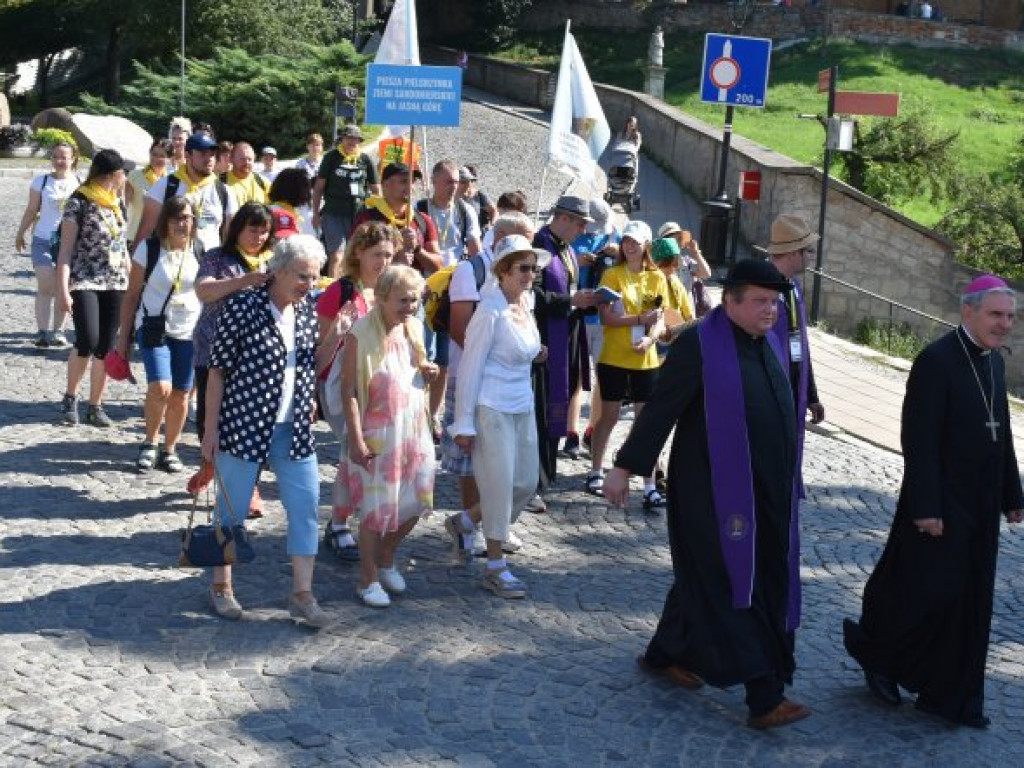 Wyruszyła XXXIX Piesza Pielgrzymka Diecezji Sandomierskiej na Jasną Górę [zdjęcia]