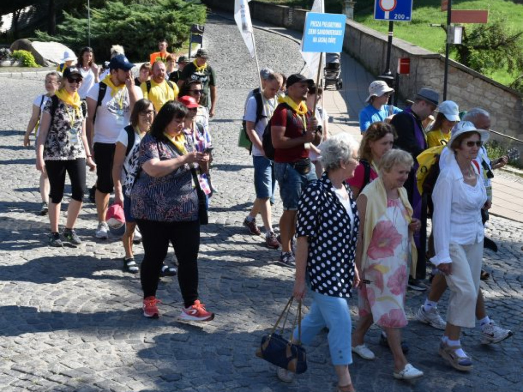 Wyruszyła XXXIX Piesza Pielgrzymka Diecezji Sandomierskiej na Jasną Górę [zdjęcia]