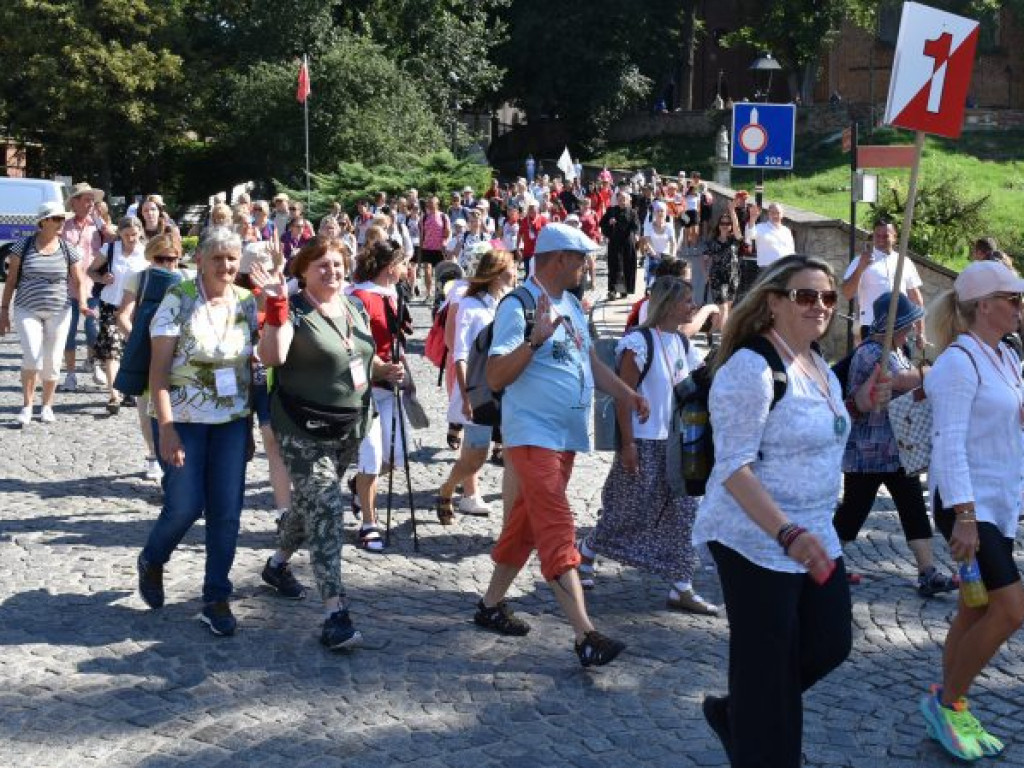 Wyruszyła XXXIX Piesza Pielgrzymka Diecezji Sandomierskiej na Jasną Górę [zdjęcia]