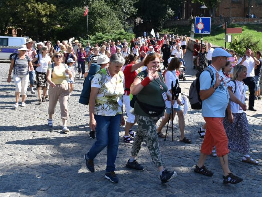 Wyruszyła XXXIX Piesza Pielgrzymka Diecezji Sandomierskiej na Jasną Górę [zdjęcia]