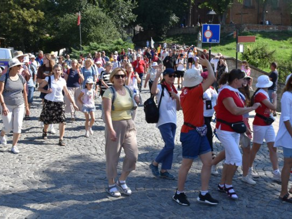 Wyruszyła XXXIX Piesza Pielgrzymka Diecezji Sandomierskiej na Jasną Górę [zdjęcia]