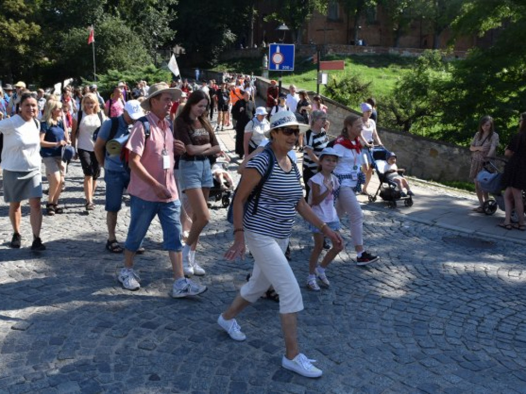 Wyruszyła XXXIX Piesza Pielgrzymka Diecezji Sandomierskiej na Jasną Górę [zdjęcia]